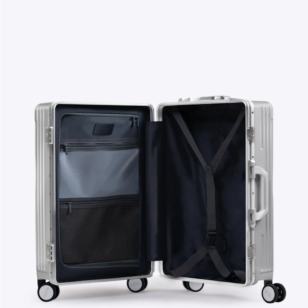 🔥🔥 Nobl All In One Silver Hard-Shell Spinner Carry-On with Front Access 🔥🔥 - Picture 6 of 9